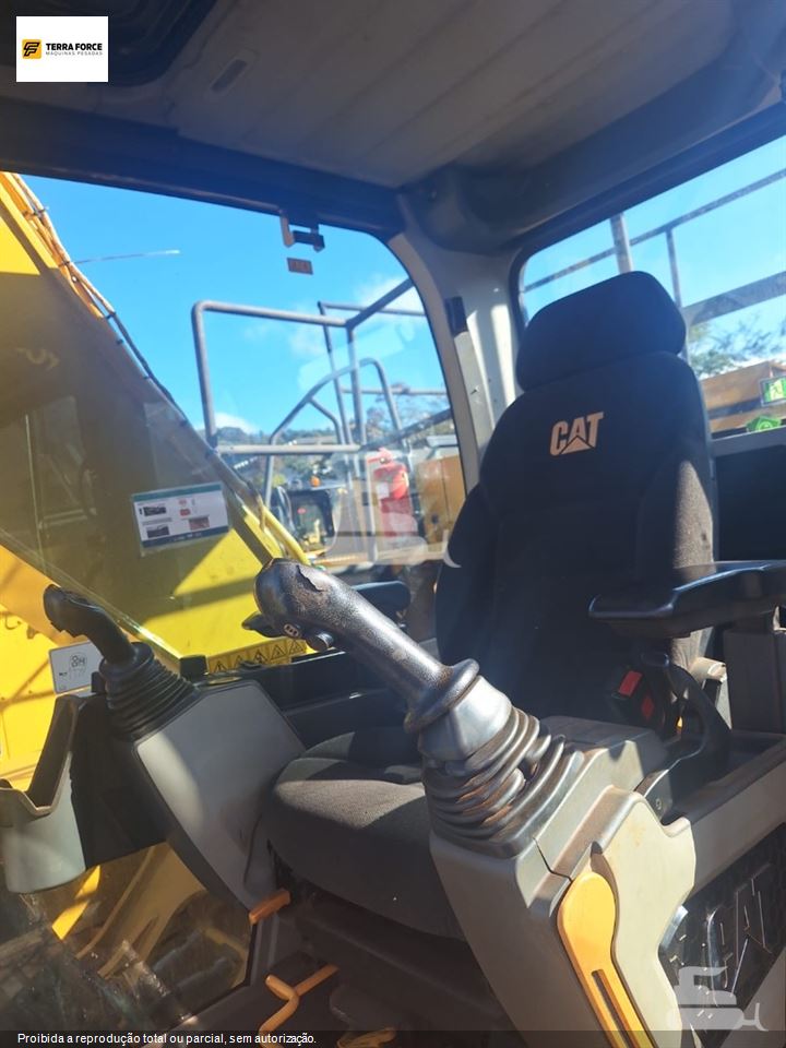 Escavadeira Caterpillar 320