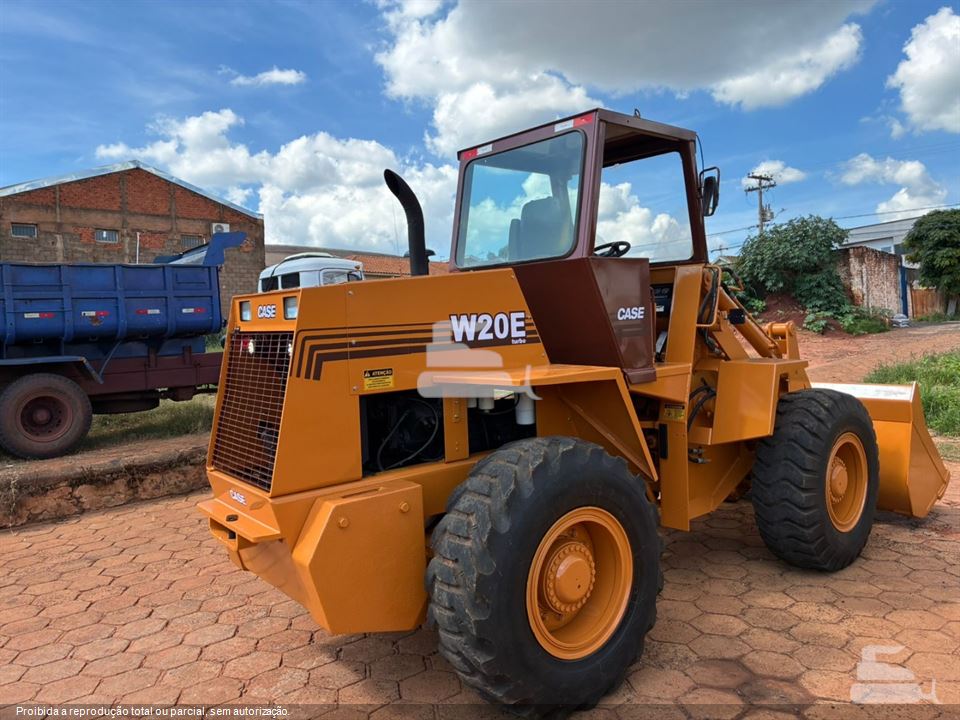 Pá Carregadeira Case W20E