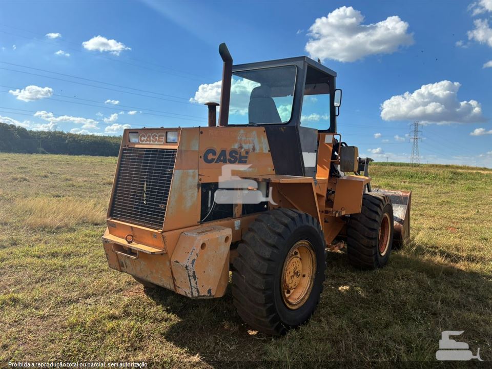 Pá Carregadeira Case W20E