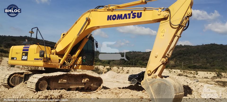 Escavadeira Komatsu PC200