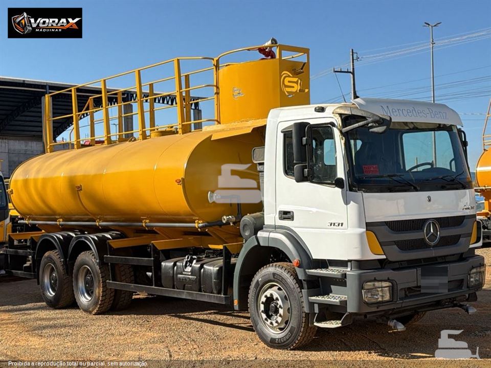 Caminhão Mercedes-Benz Axor 3131 6x4 2p (diesel)(E5)