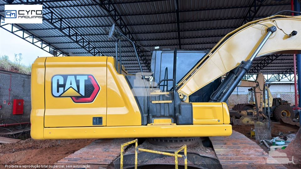 Escavadeira Caterpillar 320