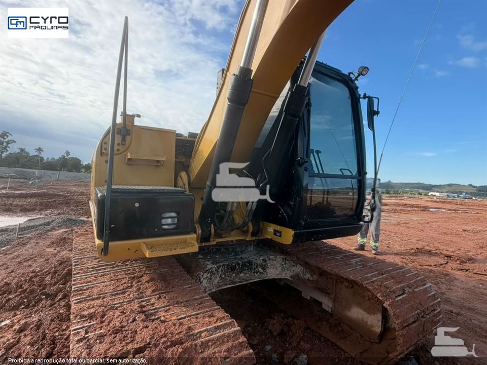 Escavadeira Caterpillar 313GC