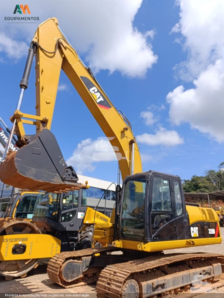Escavadeira Caterpillar 320D