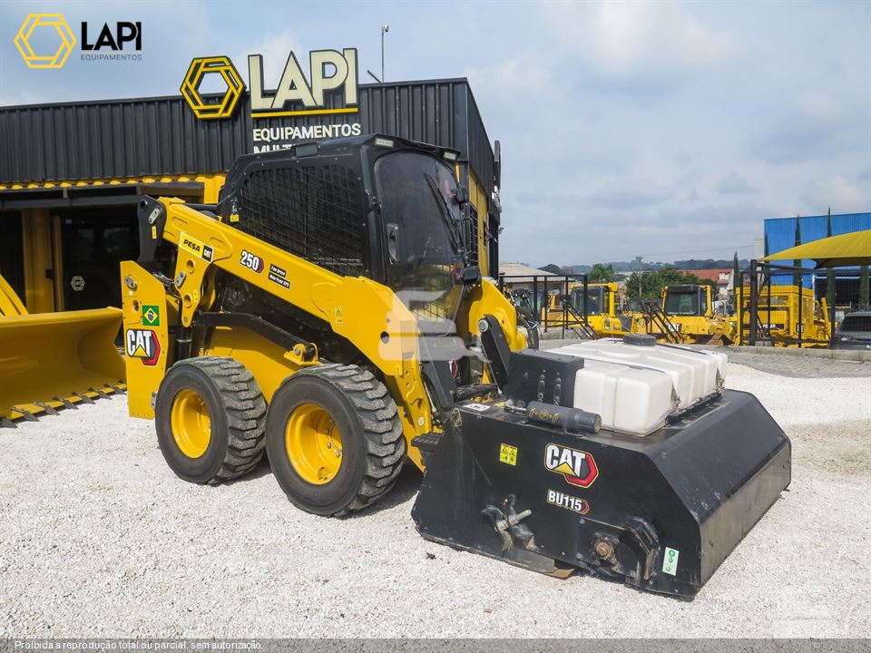 Mini-Carregadeira Caterpillar 250