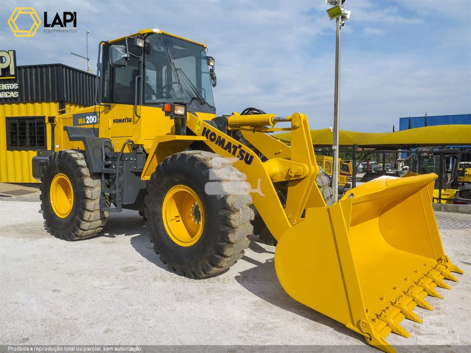 Pá Carregadeira Komatsu WA200