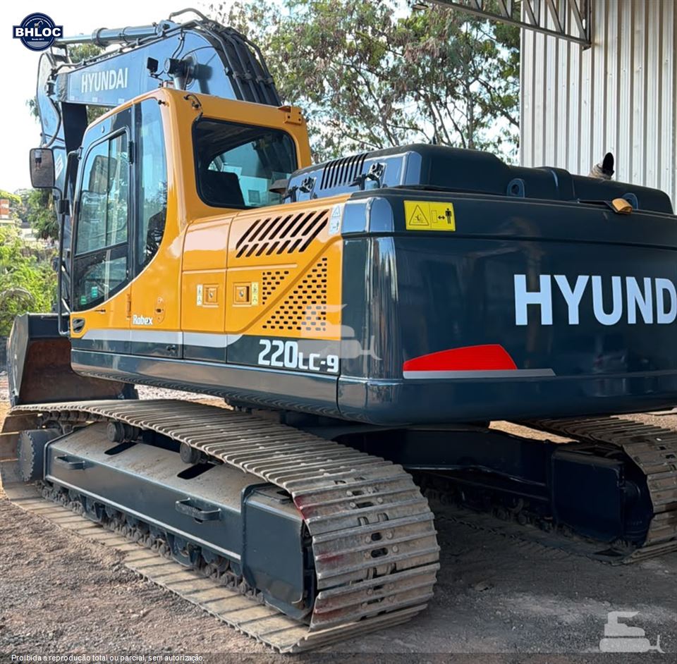 Escavadeira Hyundai R220LC-9