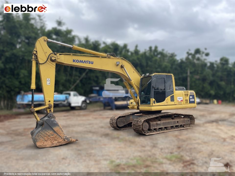 Escavadeira Komatsu PC200