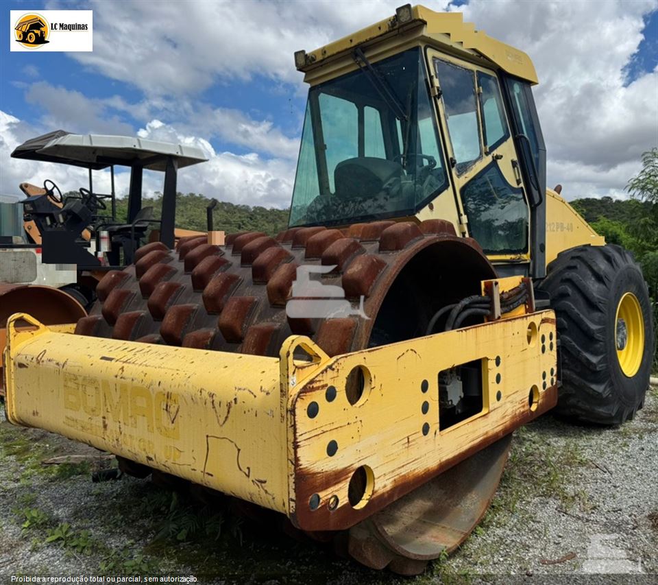 Rolo Compactador Bomag BW 212 D-40