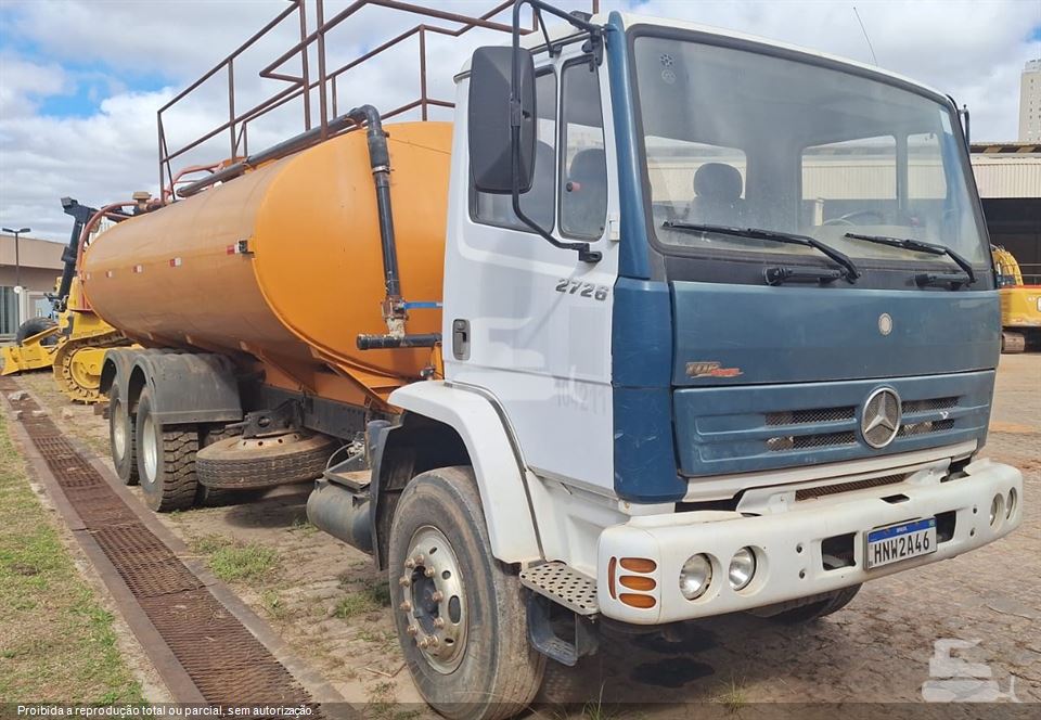 Caminhão Mercedes-Benz 2726 6x4 2p (diesel)