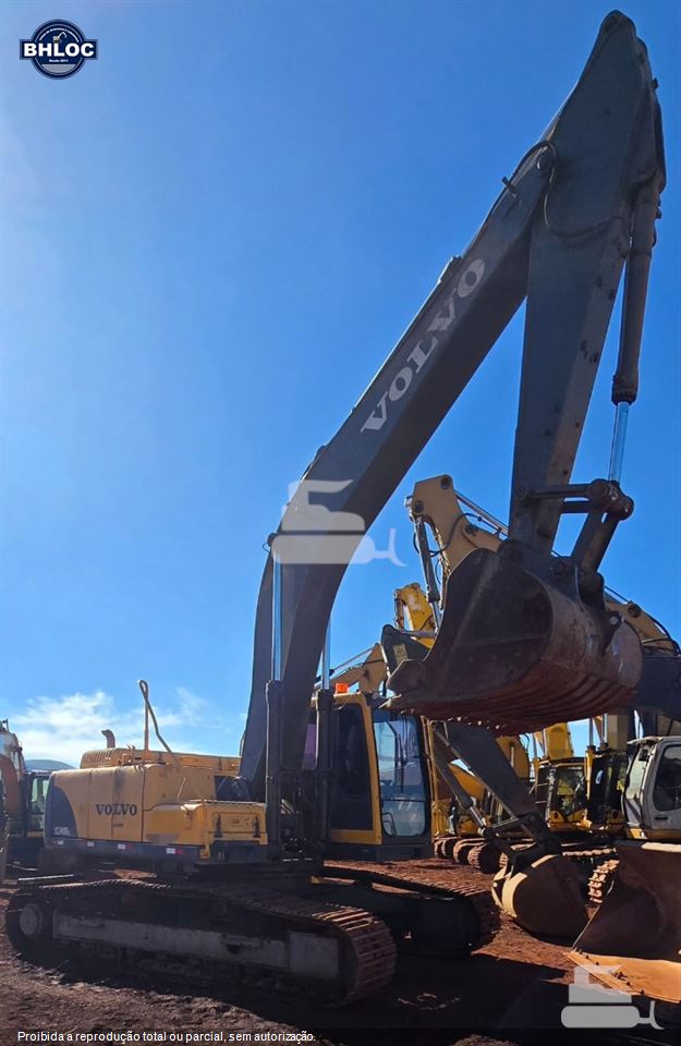 Escavadeira Volvo EC240BLC