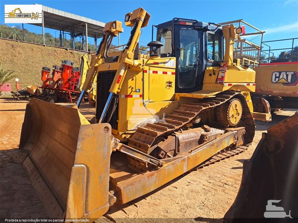 Trator de Esteira Caterpillar D6T