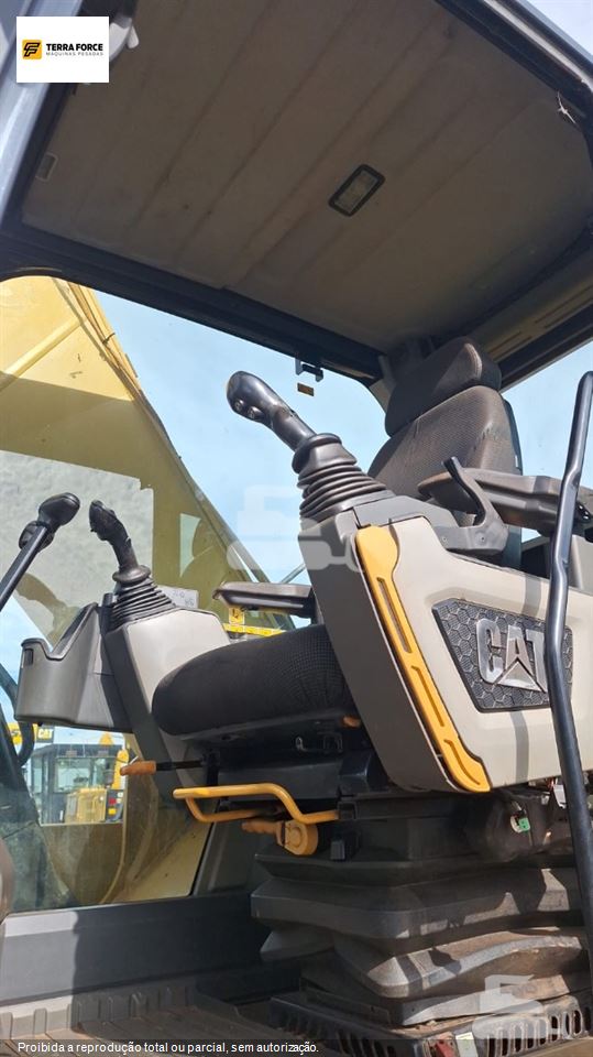 Escavadeira Caterpillar 320