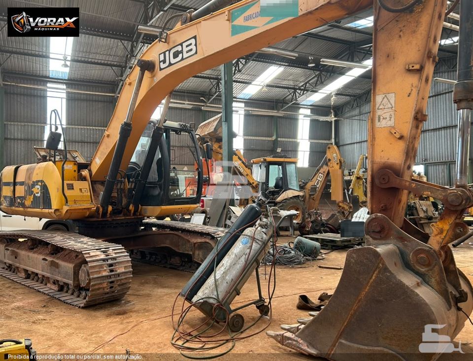 Escavadeira JCB JS200 LC