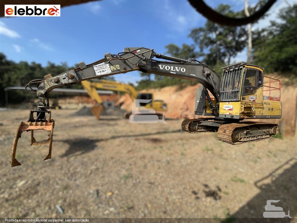 Escavadeira Volvo EC220DL