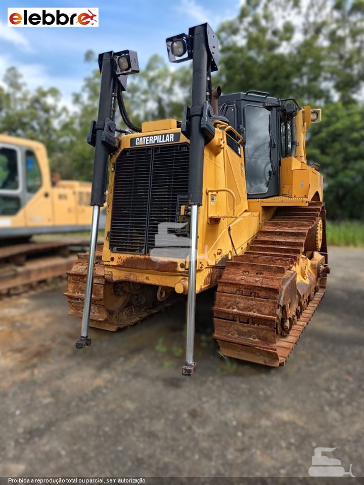 Trator de Esteira Caterpillar D8T