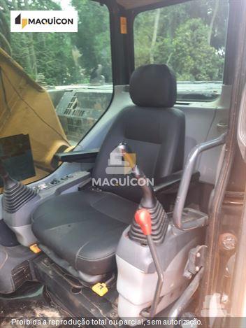 Escavadeira Komatsu PC228
