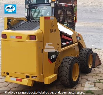 Mini-Carregadeira Caterpillar 236B3