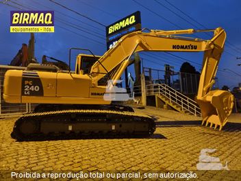Escavadeira Komatsu PC240