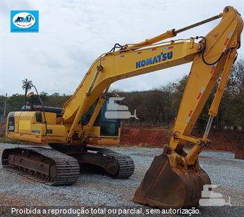 Escavadeira Komatsu PC200