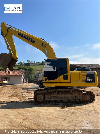 Escavadeira Komatsu PC200