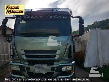 Caminhão Iveco TECTOR 240E25 6x2 2p (Diesel)