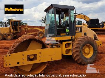 Rolo Compactador Caterpillar CP-533E