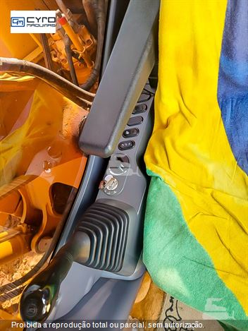 Escavadeira Komatsu PC160