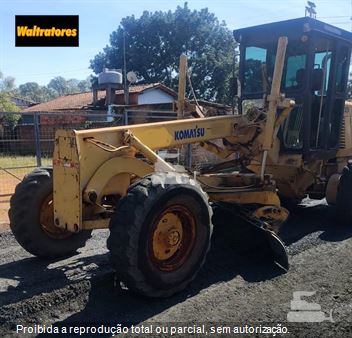 Motoniveladora Komatsu GD523A