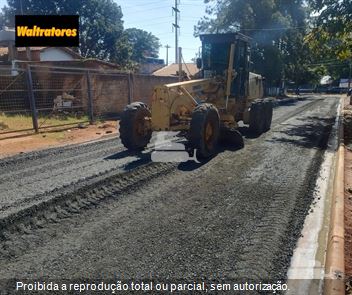 Motoniveladora Komatsu GD523A