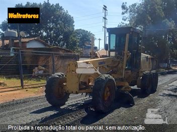 Motoniveladora Komatsu GD523A