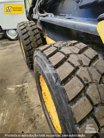 Mini-Carregadeira New Holland L225
