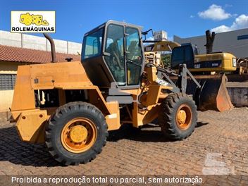 Pá Carregadeira Case W20E