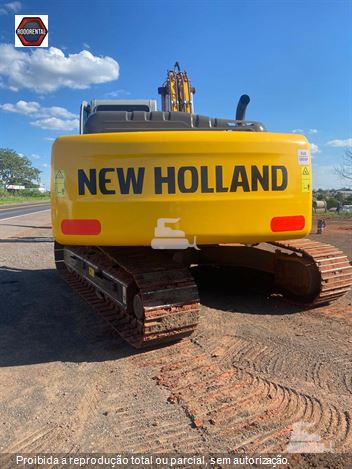 Escavadeira New Holland E215 B
