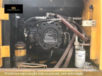 Escavadeira New Holland E245 C