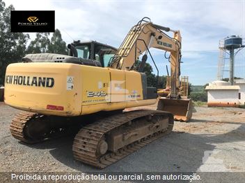 Escavadeira New Holland E245 C