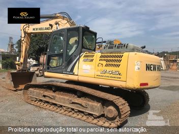Escavadeira New Holland E245 C