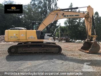 Escavadeira New Holland E245 C