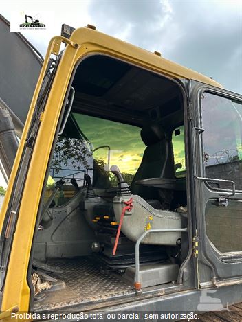 Escavadeira Volvo EC210