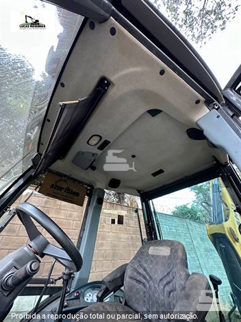 Retro Escavadeira New Holland B110B