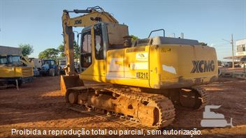 Escavadeira XCMG XE210