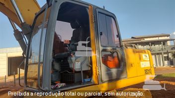 Escavadeira XCMG XE210