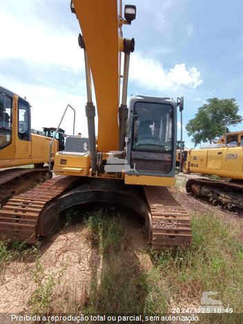 Escavadeira XCMG XE210