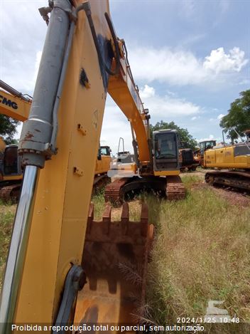Escavadeira XCMG XE210