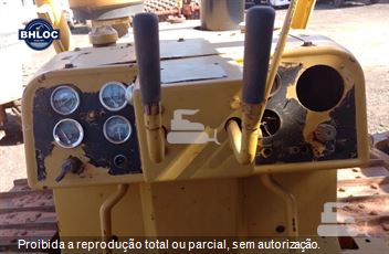 Trator de Esteira Caterpillar D6D