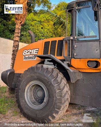 Pá Carregadeira Case 821E