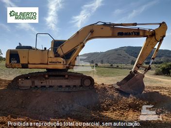 Escavadeira Komatsu PC200