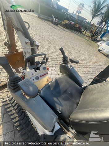 Mini-Escavadeira Bobcat E418