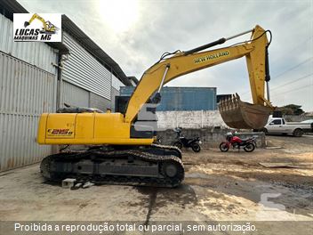 Escavadeira New Holland E215 C