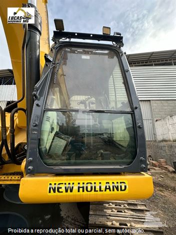Escavadeira New Holland E215 C